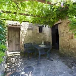 Restored Water Mill With Rockpools And Waterfall 펜션