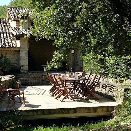 Hébergement de vacances Restored Water Mill With Rockpools And Waterfall *