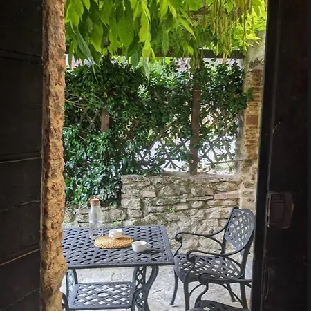 Hébergement de vacances Restored Water Mill With Rockpools And Waterfall *